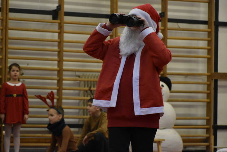 Mikul�s j�rt a Zr�nyi Iskol�ban