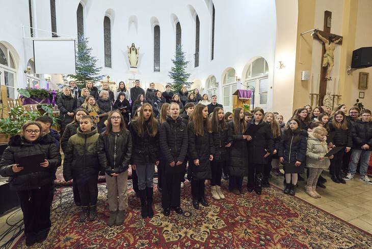 Kar�csonyi �nnepv�r� koncert a Fels�templomban