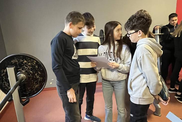 Rendhagy� fizika �ra a SzanDia-ban